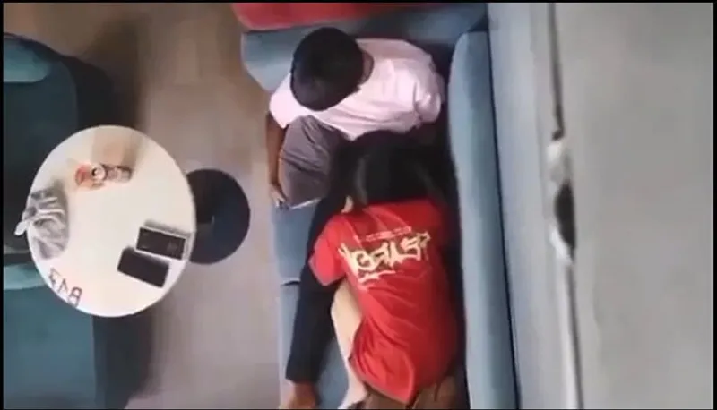 Quay lén gấu bú liếm cho người tình nơi công cộng